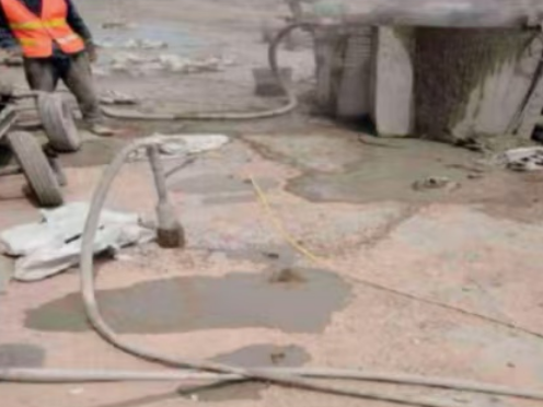 陵城水泥混凝土路面板底注浆技术 路面脱空注浆整治方案