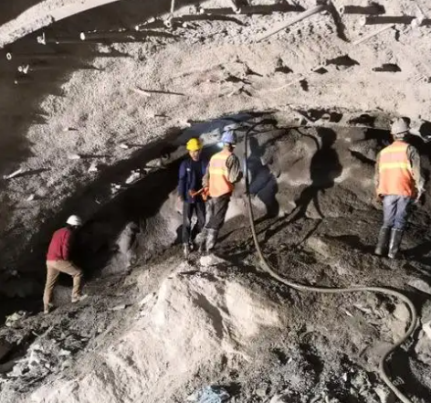 陵城拱顶带模注浆料的施工流程及注意事项